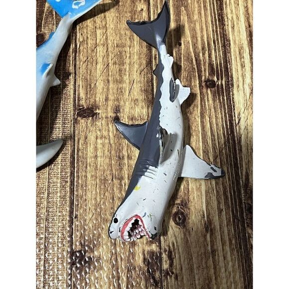 Collection of 8 Sea Animal Figures Whales and Sharks - Picture 4 of 11